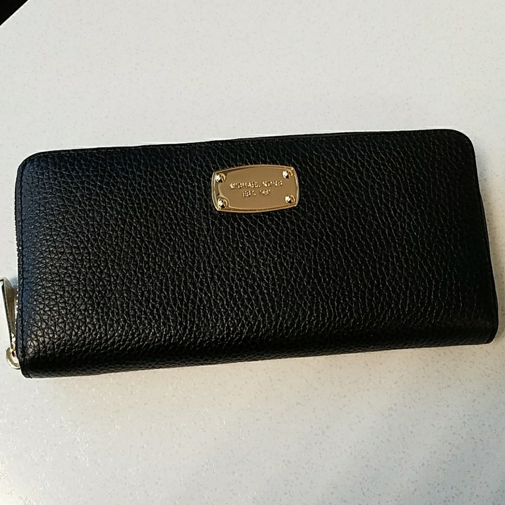 NWT Michael Kors Travel Zip Wallet
